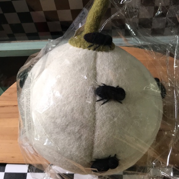 Pottery Barn kids Exclusive Handmade Wool Felt White Pumpkin with Spiders 🕷🎃 - Picture 6 of 14